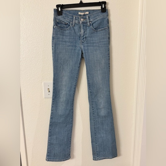 Levi’s Woman’s 315 Shaping Bootcut Jeans - Picture 2 of 5